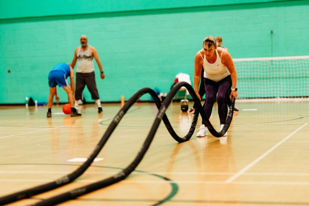 Lady doing battle ropes