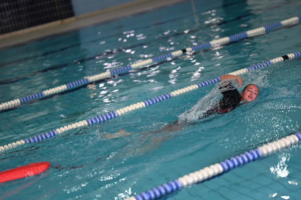 Young girl learning front crawl